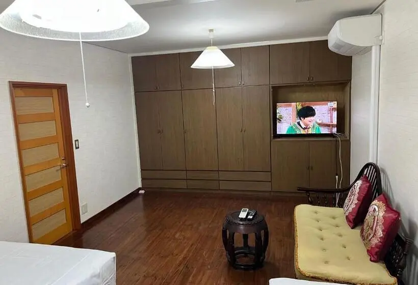 Comfort Kolmen Hengen Huone, 天满宿