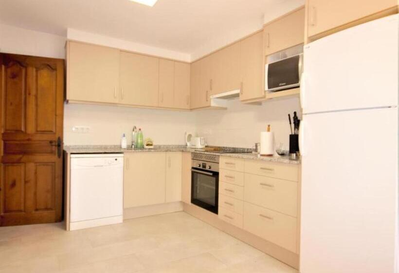 ３ベッドルームアパートメント, Poppy