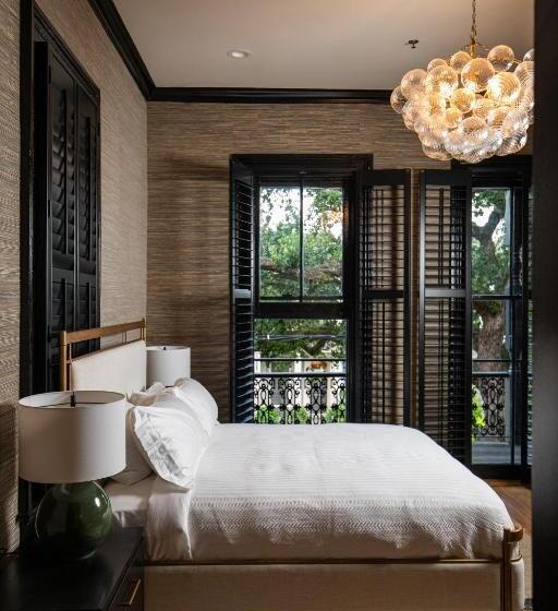 带阳台套房, Blackbird