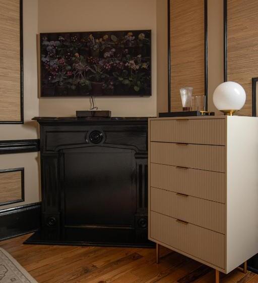 带阳台套房, Blackbird