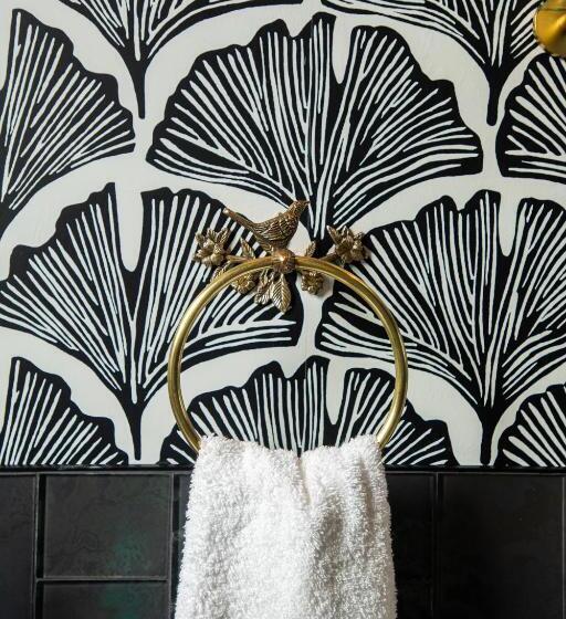 小型套房带阳台, Blackbird