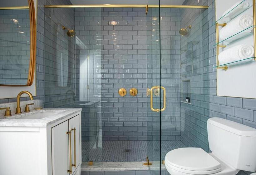 带大床的高级房间, Blackbird