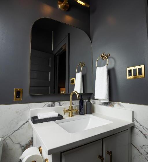 带大床的高级房间, Blackbird