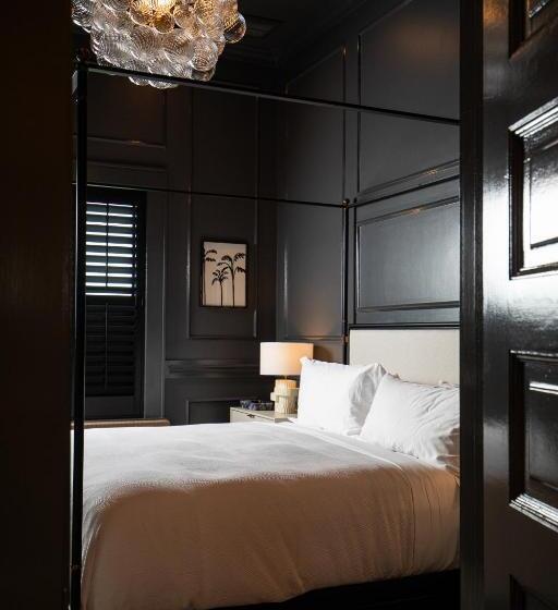 带大床的高级房间, Blackbird