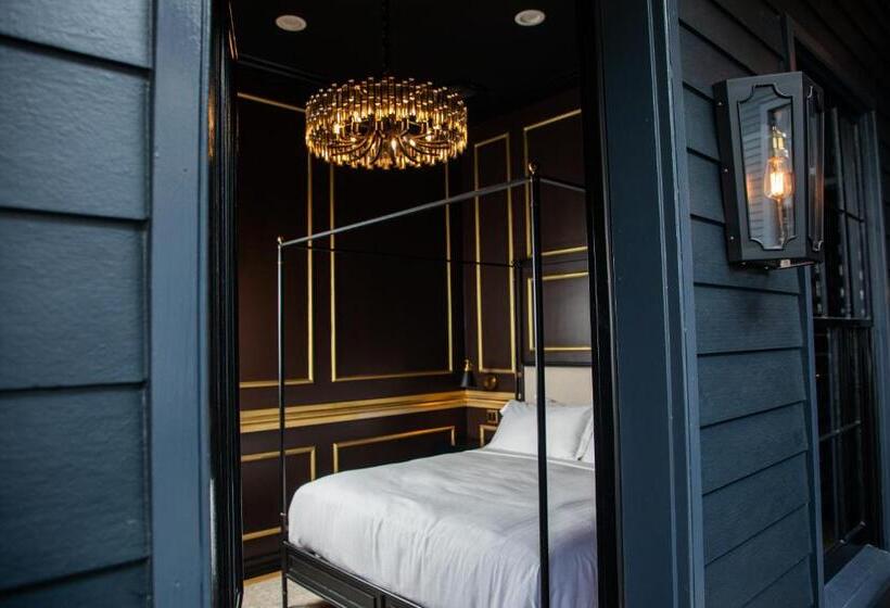 带大床的标准间, Blackbird