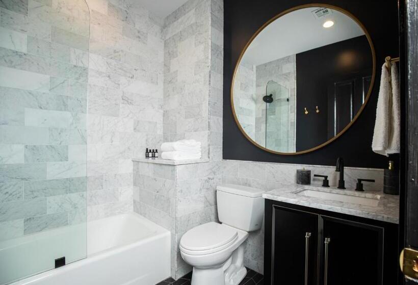 带大床的标准间, Blackbird