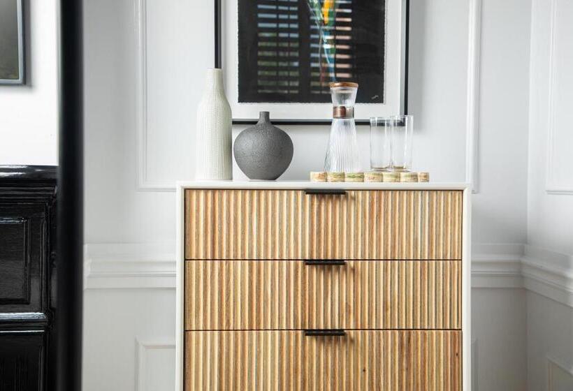 带大床的标准间, Blackbird