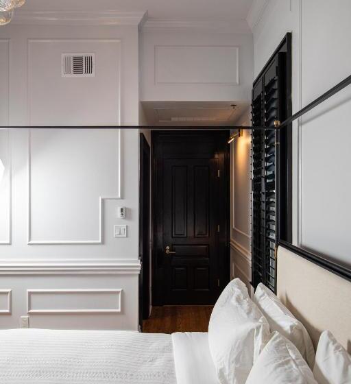 带大床的标准间, Blackbird