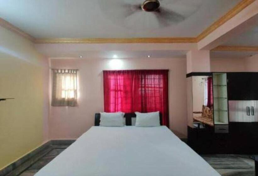 디럭스 트리플 룸, Goroomgo Relyef Inn Kolkata Fully Air Conditioned