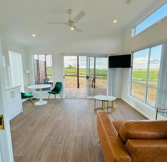 בקתת חדר, Red Hill Cabin #1 Walcha