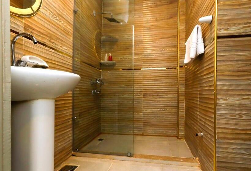 اتاق لوکس سه تخته, Venus Guest House