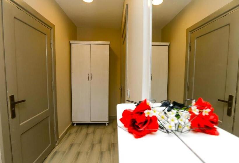 اتاق لوکس سه تخته, Venus Guest House