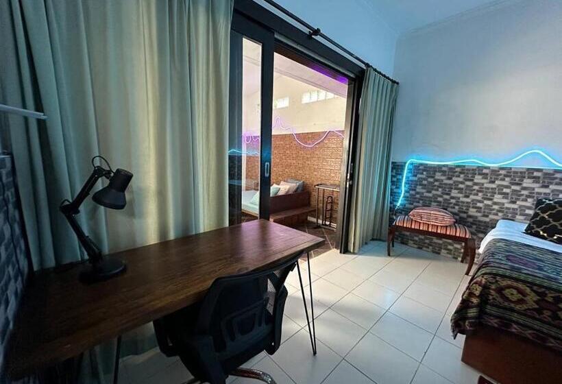 이코노미 룸, Black Pillow Villa