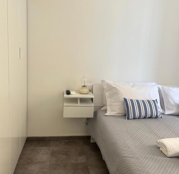 اتاق لوکس با چشمانداز دریا, Le Finestre Veneris