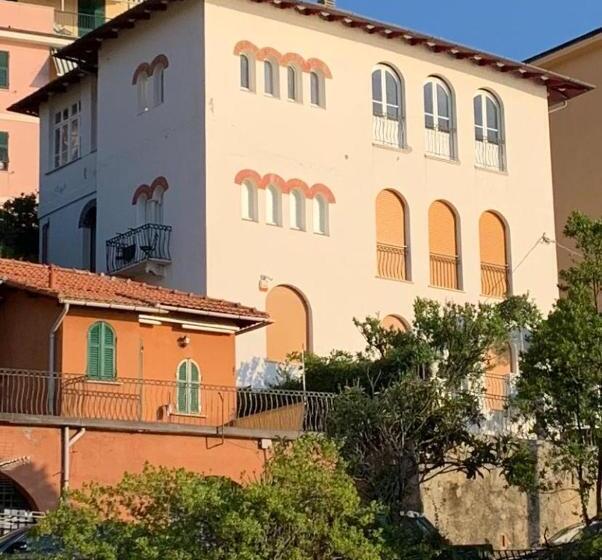 اتاق لوکس با بالکن و چشمانداز دریا, Le Finestre Veneris