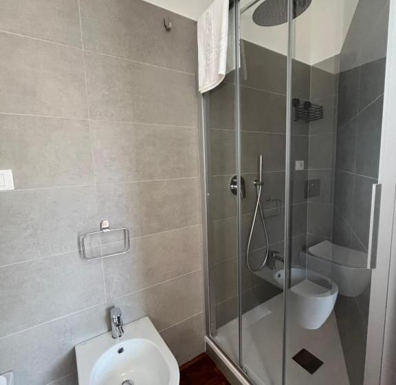 اتاق لوکس با بالکن و چشمانداز دریا, Le Finestre Veneris