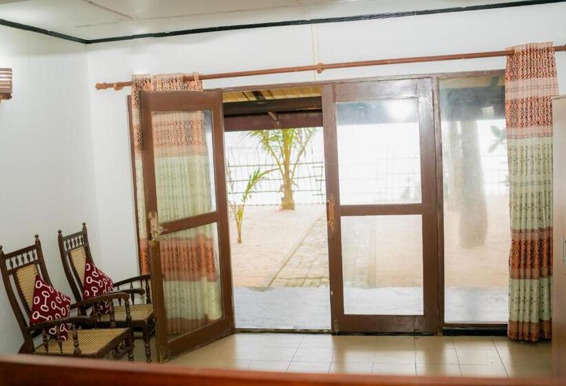 Triple Room Sea View, Silver Sands Beach