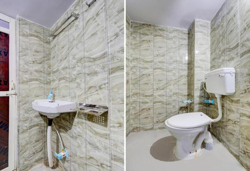 חדר קלאסי לשלושה, Spot On Mg Plaza