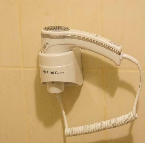 سرير فى غرفة مشتركه, Freedom