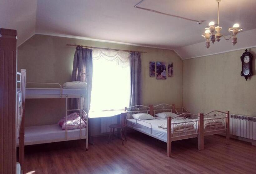 غرفة عائلية, Freedom