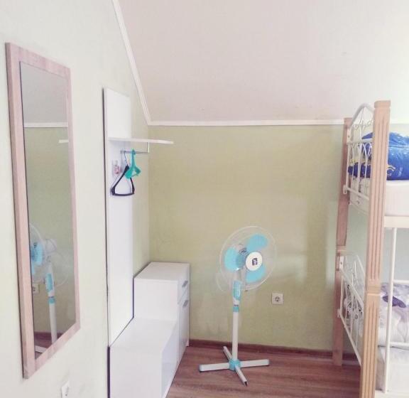 غرفة عائلية, Freedom