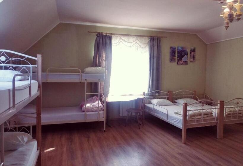 غرفة عائلية, Freedom