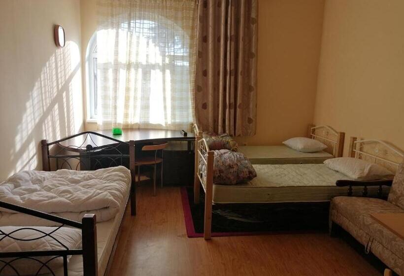 شقة غرفة واحدة, Freedom