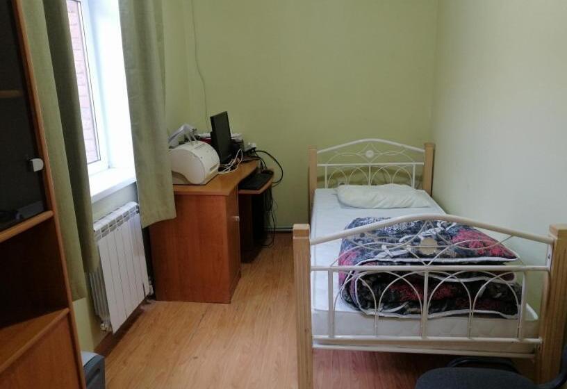 شقة غرفة واحدة, Freedom