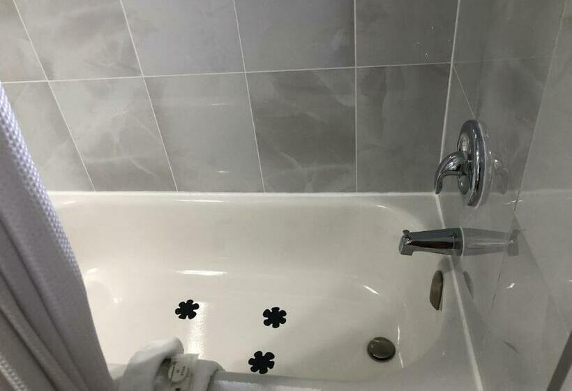 ファミリールーム, Bavarian Orchard Motel