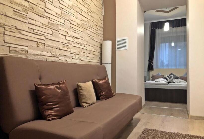 חדר דלוקס לארבעה, Melior Szálló