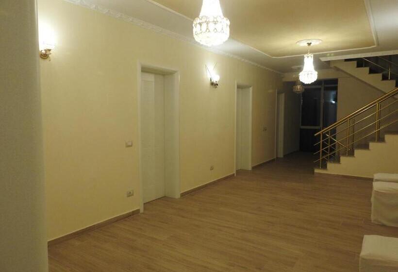 اتاق استاندارد با چشمانداز دریا, 3 Vellezerit