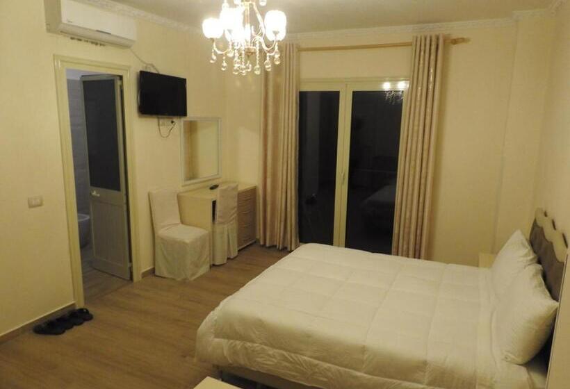 اتاق خانوادگی با چشمانداز دریا, 3 Vellezerit