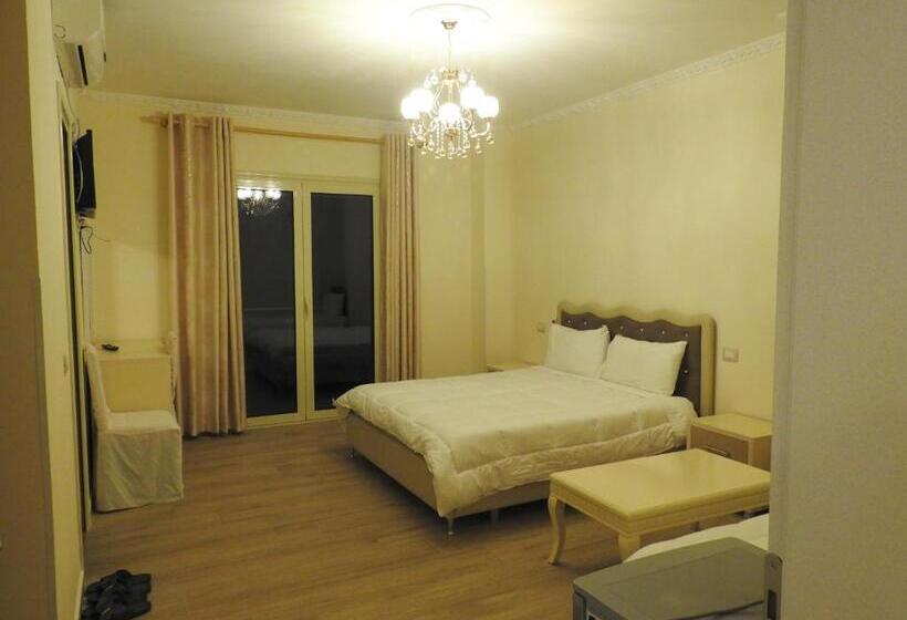 اتاق خانوادگی با چشمانداز دریا, 3 Vellezerit