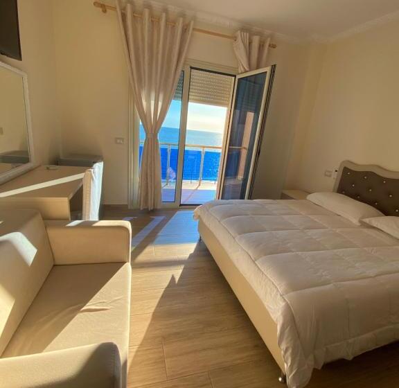 اتاق خانوادگی با چشمانداز دریا, 3 Vellezerit