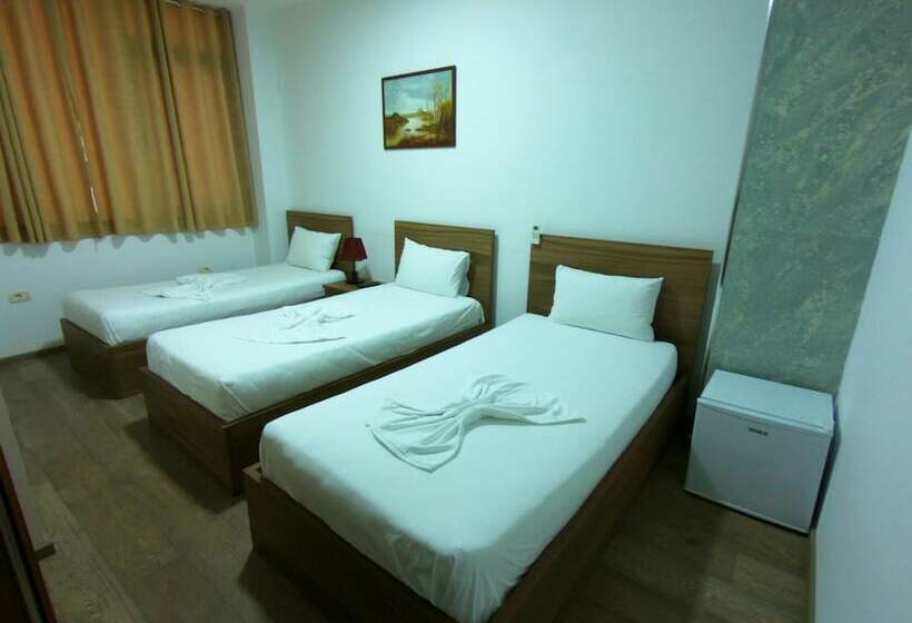 标准三人间, Bobi