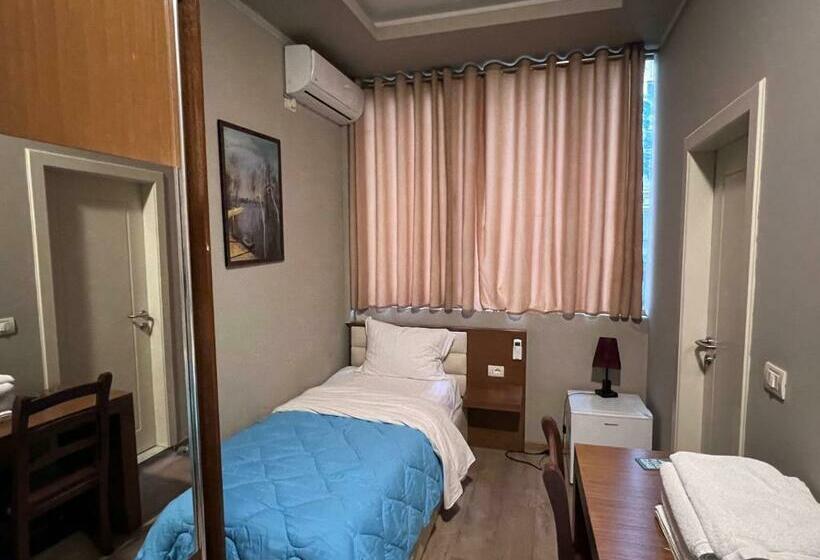 标准单人间, Bobi