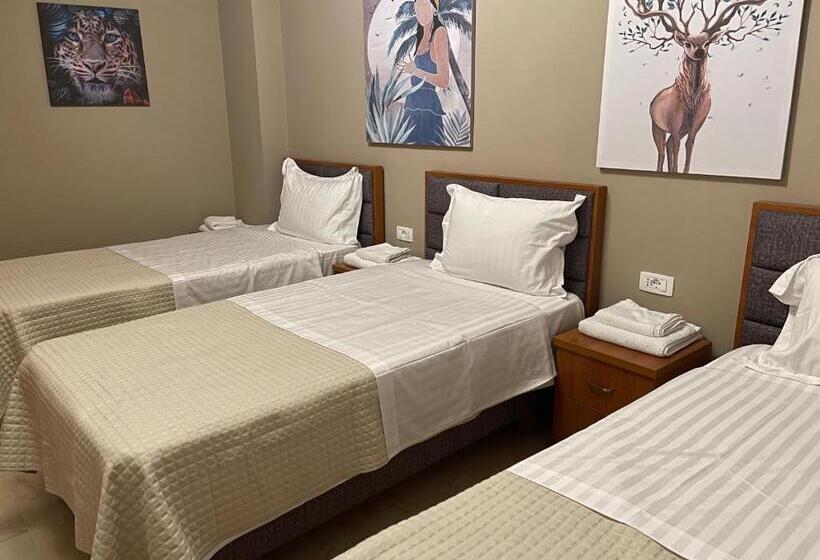 标准三人间, Bobi