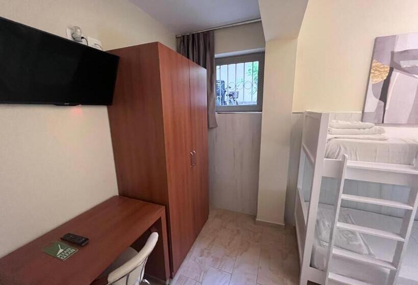 四人标准间, Bobi