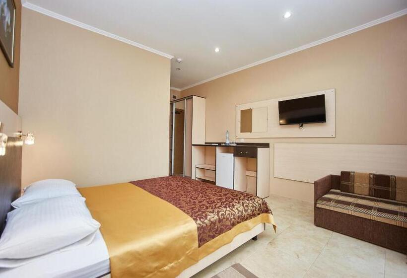 سوییت با چشمانداز استخر, Grand