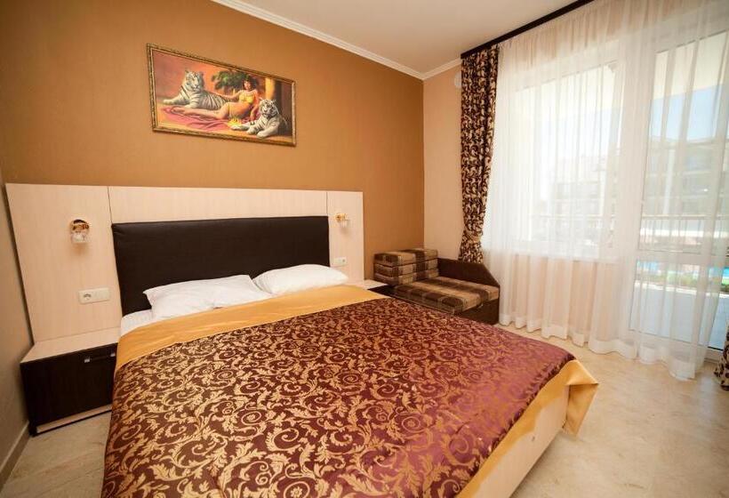 سوییت با چشمانداز استخر, Grand