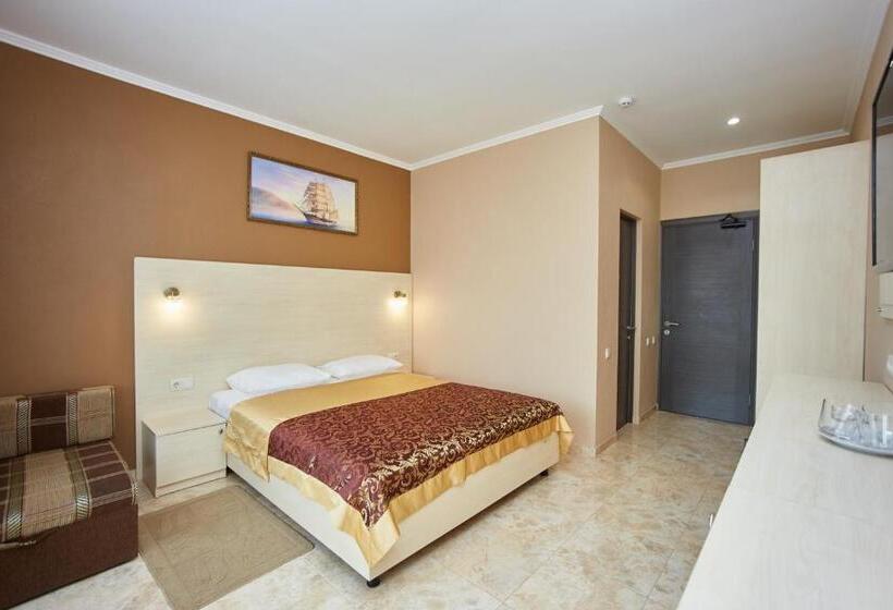 سوییت جونیور با چشمانداز استخر, Grand