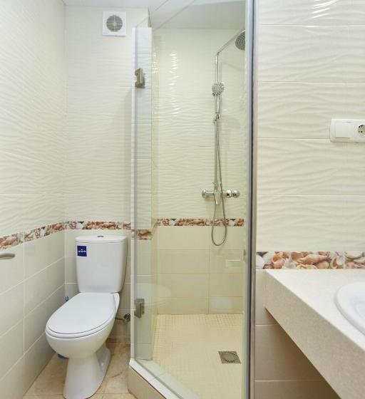 سوییت جونیور با چشمانداز استخر, Grand