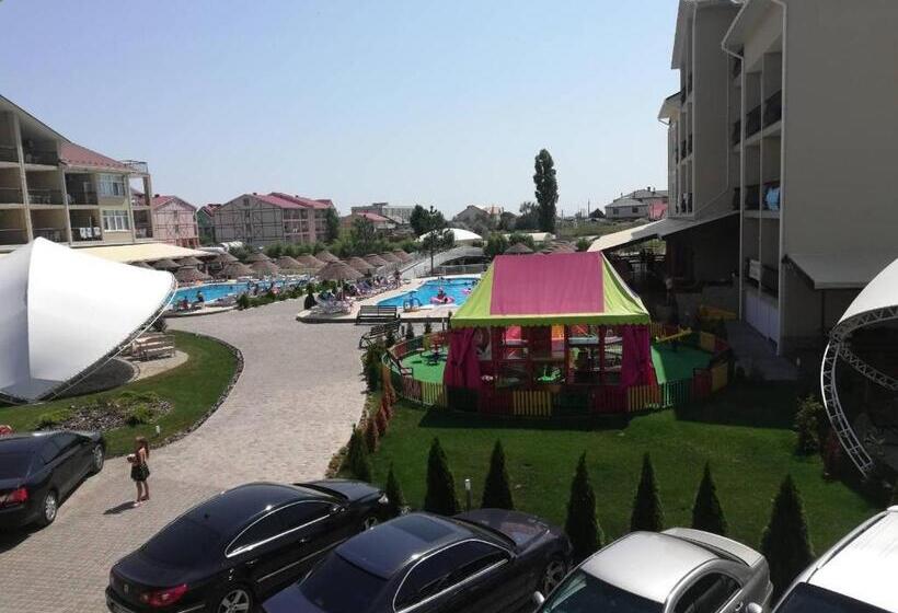 اتاق استاندارد سه نفره, Grand