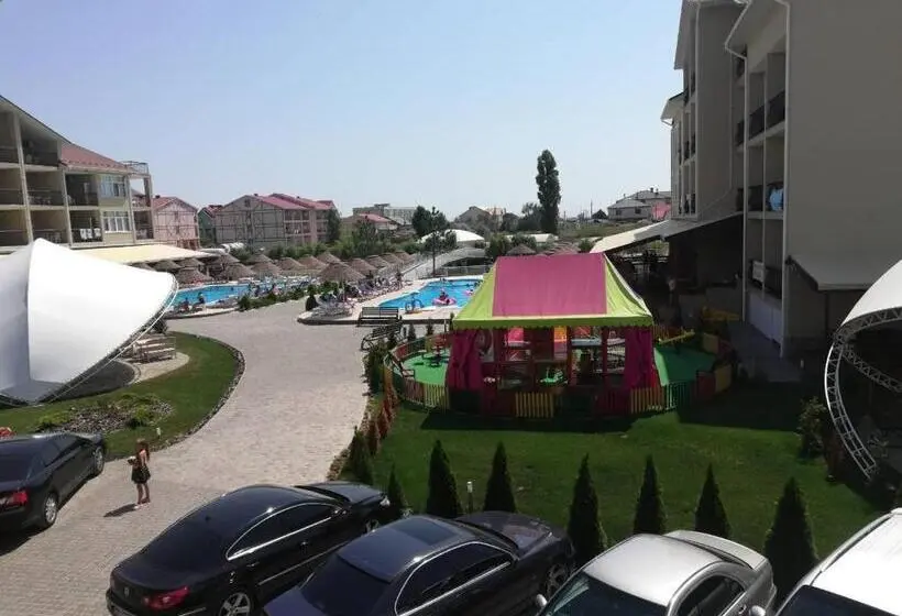 اتاق استاندارد سه نفره, Grand