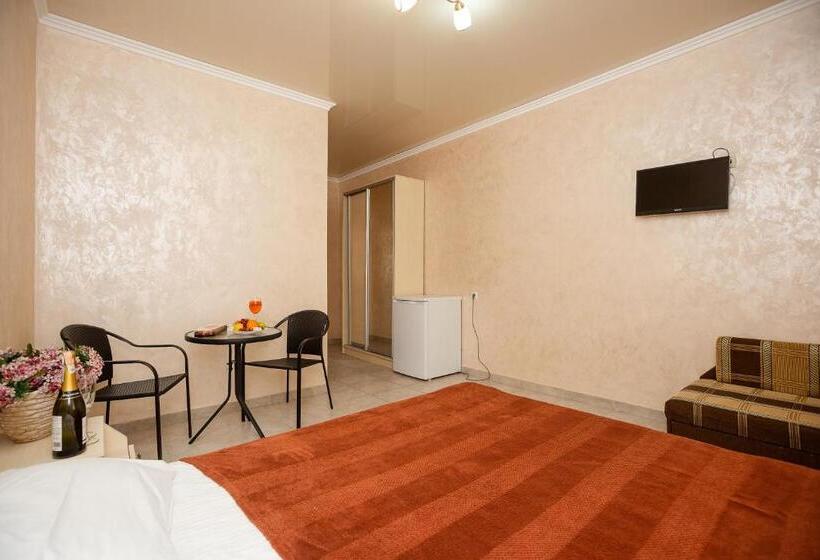 اتاق استاندارد سه نفره, Grand