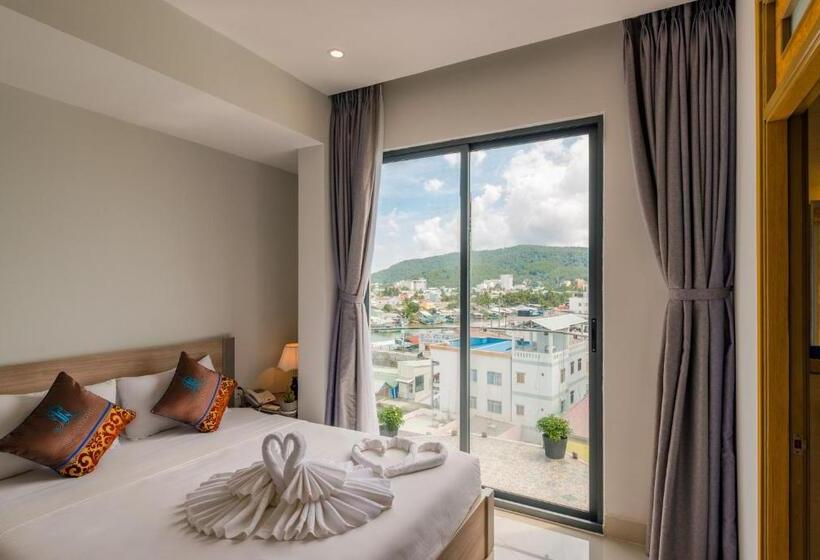 اتاق لوکس با بالکن, Nipola