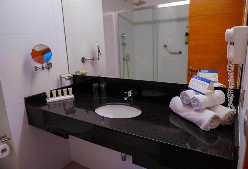 스탠다드 룸, Parada Linares