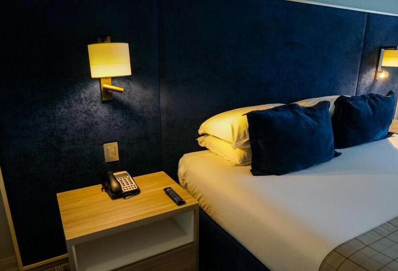 스탠다드 룸, Parada Linares