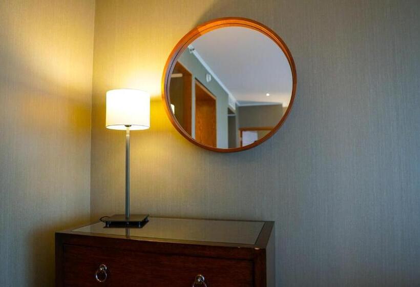 주니어 스위트 발코니, Parada Linares