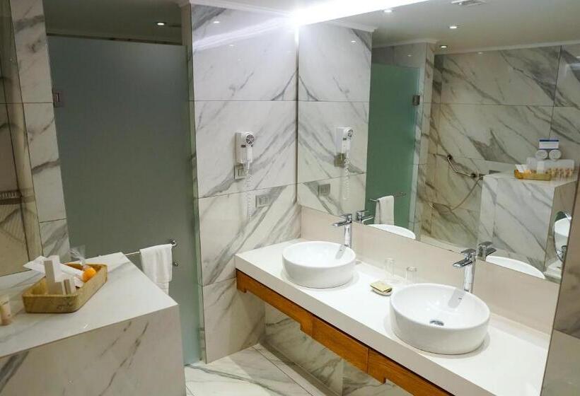 주니어 스위트 발코니, Parada Linares